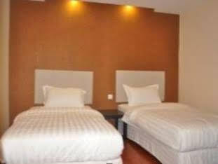 Mcity Inn Мири Екстериор снимка